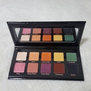 Violet Voss Essentials Palette